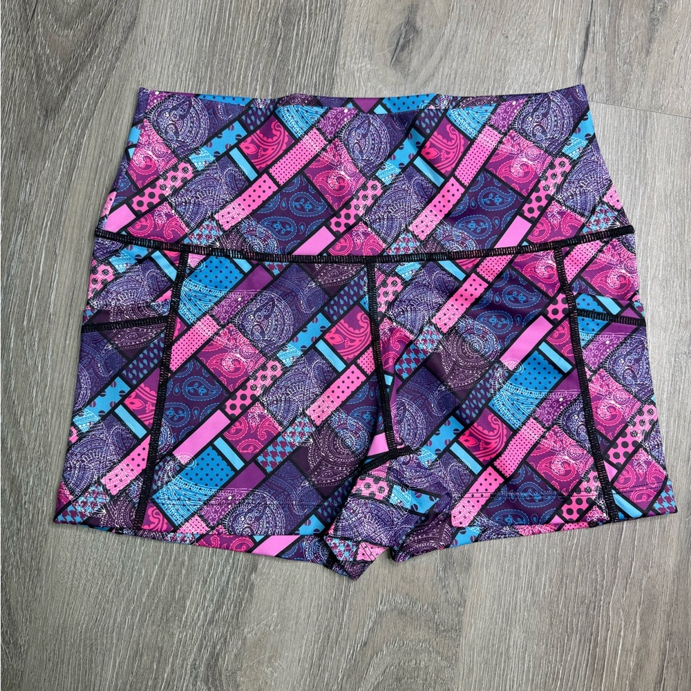 BNWT CVG 2.5in Shorts Size Small Mosaic Quilted print Athletic Shorts Squatproof